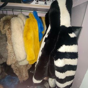 N/a poshmark is a plauged app